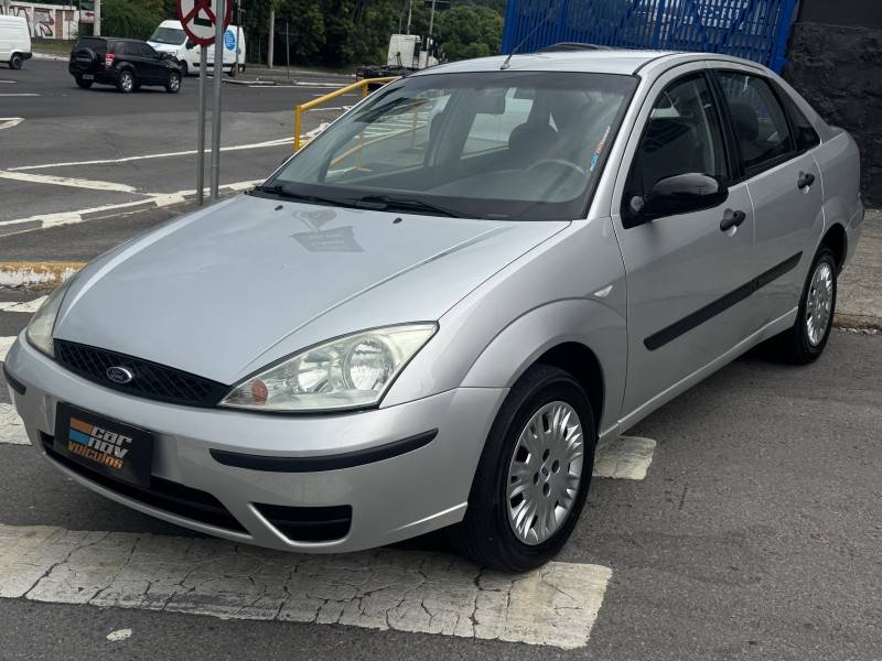 FORD - FOCUS - 2008/2008 - Prata - R$ 25.900,00