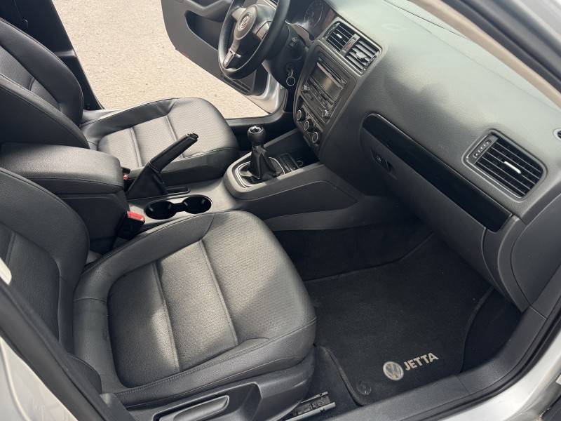 VOLKSWAGEN - JETTA - 2011/2011 - Prata - R$ 61.900,00