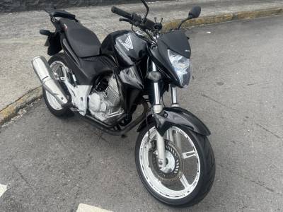 HONDA - CB 300R - 2014/2014 - Preta - R$ 16.500,00