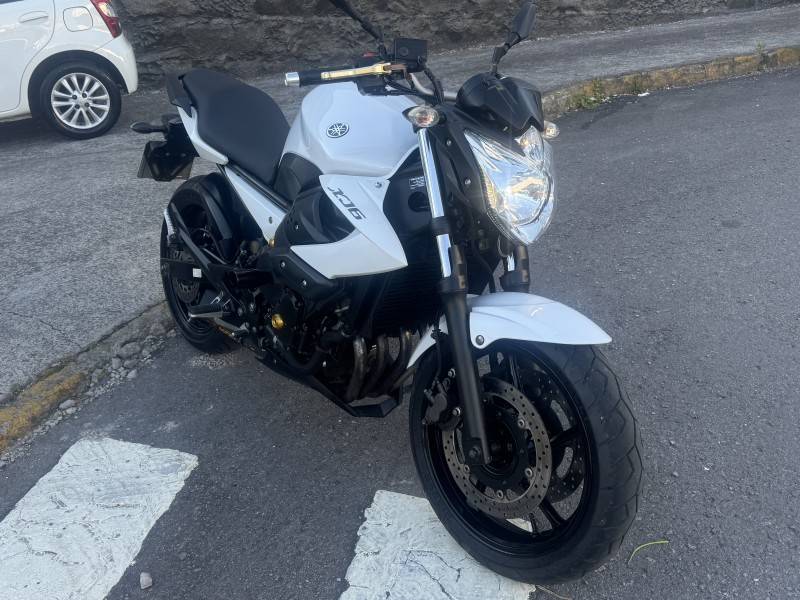 YAMAHA - XJ6 N - 2012/2012 - Branca - R$ 38.900,00